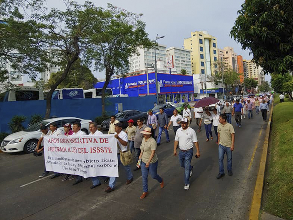 Reforma A La Ley Del ISSSTE - Rubén Cayetano